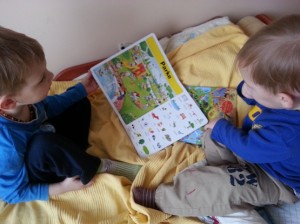 vaikai skaito